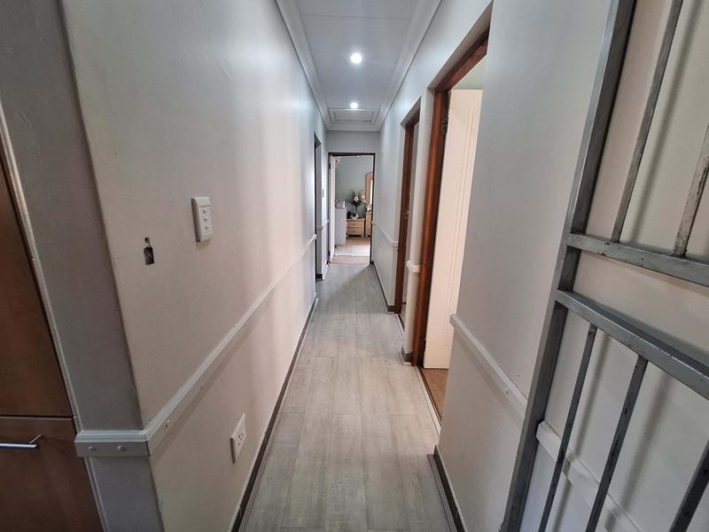 4 Bedroom Property for Sale in Hartenbos Heuwels Western Cape